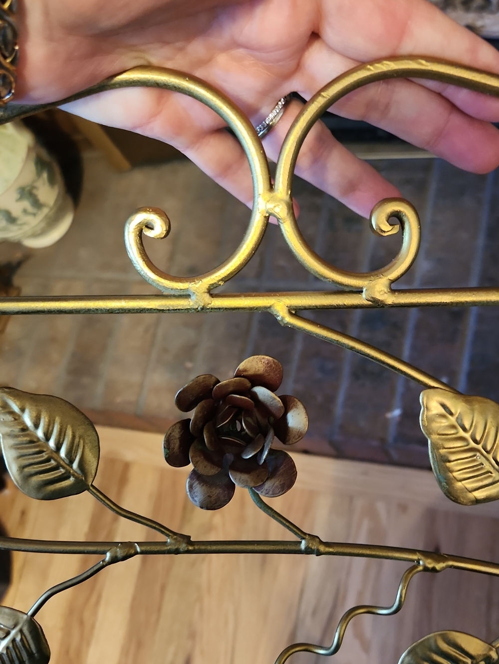 Gold Metal Magazine Rack Floral Accents Vintage MCM Hollywood Regency Florentine - Picture 7 of 10